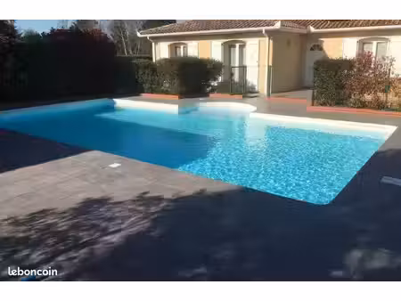 maison de plain-pied avec piscine et grand terrain