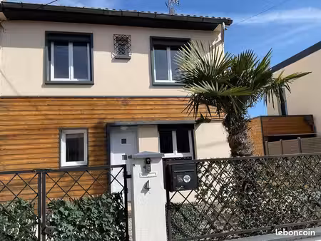 maison t5 100 m2 mitoyenne d’un côté