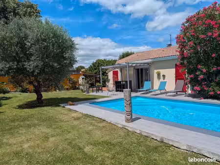 villa 4 ch  plain pied  piscine sur terrain 763 m²