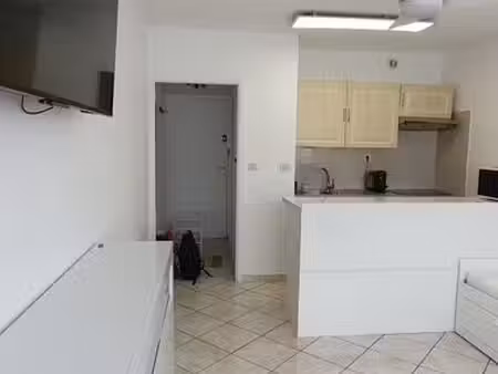 studio 23m2. centre port cap d'agde . 69 900eur
