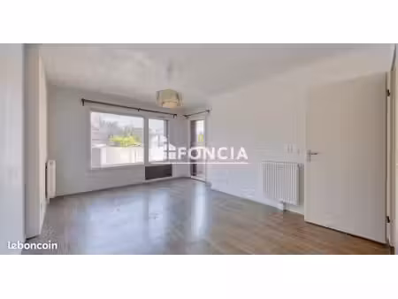 t2 43 m2 avec loggia de 5m2