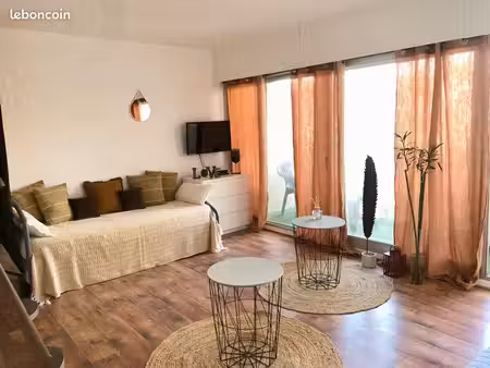 studio plage centrale avec balcon