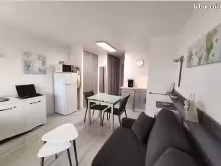 très bel appartement centre port avec parking