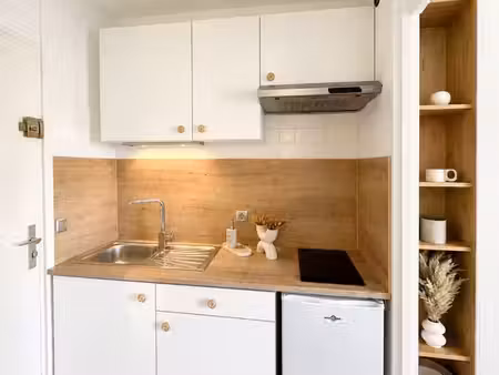 studio avec loggia + parking + piscine 5 min à pied commerces et plage