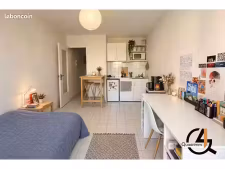 studio 1 pièce 22 m²