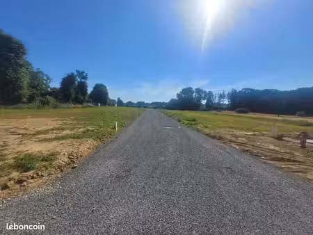 terrain 270 m² landujan