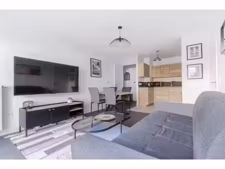 location meublée appartement 2 pièces 44 m² à puteaux (92800)  2 000 €