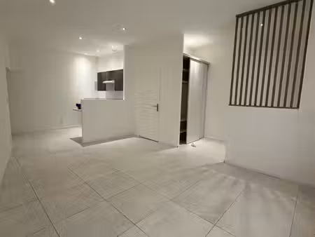 vias village - t2 50m² refait a neuf - clim - dressing - loué 630