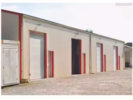 dépôt entrepôt hangar
