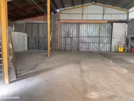 local d activité ou logistique avec parking aménagé