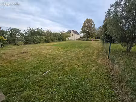terrain viabilisé 707 m2 à bâtir - 177 m2