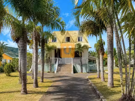 charmante maison f3 au coeur de la plaine saint-paul en loca