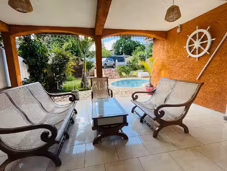maison t5 de 183 75 m2 - saint gilles les hauts