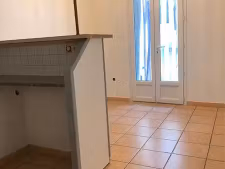 à saisir – immeuble 3 appartements – gare d’agde – 165 000