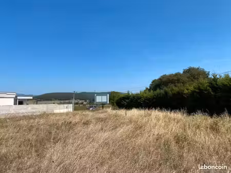 terrain 1 050 m² brissac
