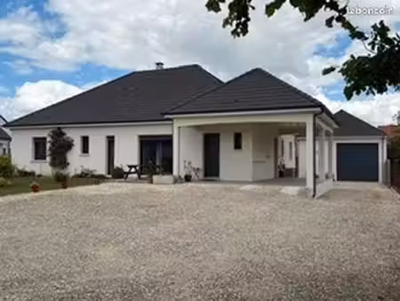 maison de 6 pièces avec un grand garage camping-car