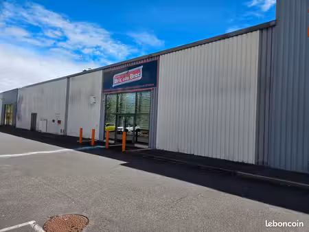 local commercial 582m2