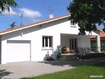 villa t4 st jory centre. terrain 980m2