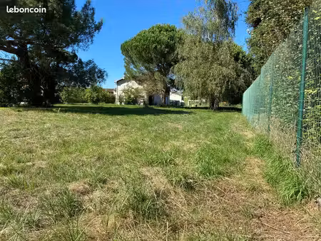 terrain constructible plein centre arsac avec pc accordé