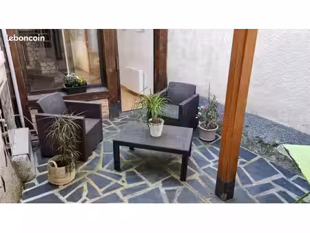 maison de charme avec cour et terrasse