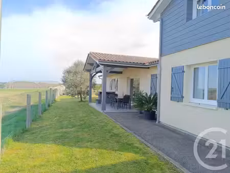 maison 8 pièces 144 m²