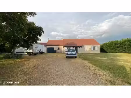 maison de plain-pied avec 7 000 m² de terrain