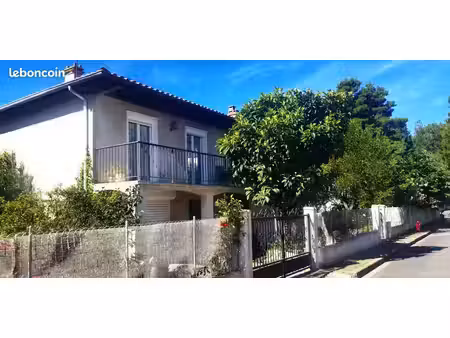 particulier vend villa à vias 3 chambres  garage 70 m²  terrain 433 m²