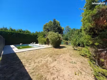 ? terrain 636m² avec piscine