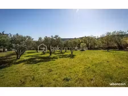 terrain 2 657 m² peret