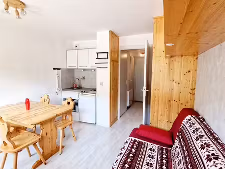 studio avec grande terrasse  cave et casier à skis – villard-de-lans – 74 000