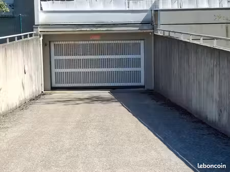 garage en sous sol fermé