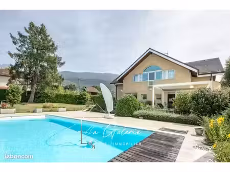 maison 7 pièces 222 m²