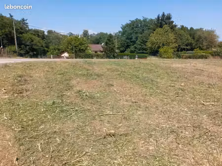 terrain 700 m² faverges de la tour