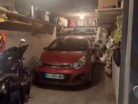 grand garage sécurisé avec électricité sur grands boulevards