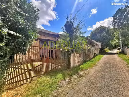 grange 1 pièce 250 m²