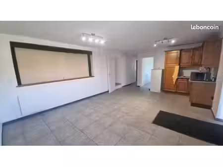 location - f3 bis rénové à montbarrey de 94m²