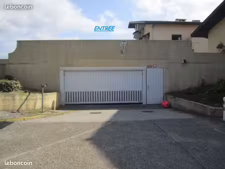 garage box sous-sol 13m2 sécurisé