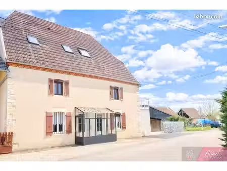 maison 10 pièces 253 m²
