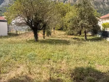 terrain à batir plat de 650m²