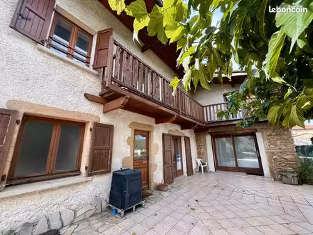 maison de 175m2  4 chambres à reventin vaugris