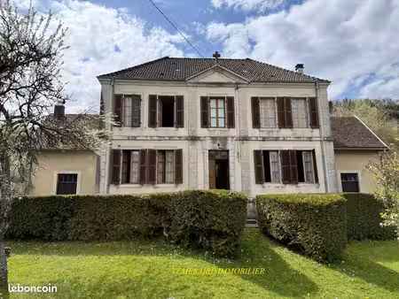 maison 7 pièces 196 m²