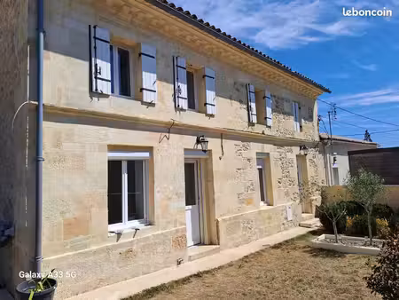 maison familiale avec jardin à saint yzan de soudiac