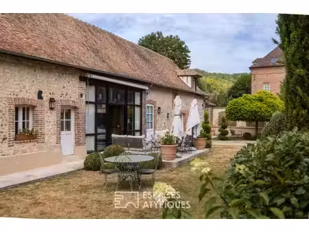 ancien moulin à blé converti en atelier et maison rénovée
