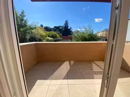 appartement avec terrasse + garage fermé dans résidence récente !