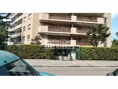 garage double. lyon 8eme. prox metro grange blanche