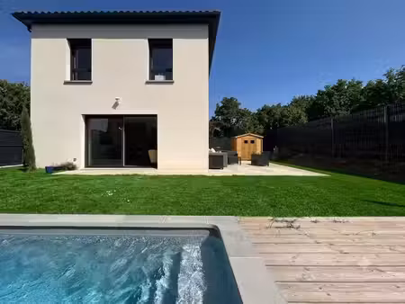 au calme  maison recente avec piscine