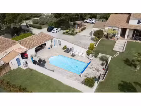 belle villa 4 chambres  piscine et son pool house
