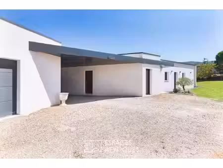 plain-pied contemporain avec piscine lagon