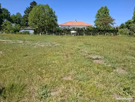 terrain 560 m² saint perdon