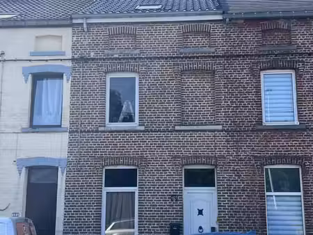 bonne maison 2 façades à rénover avec jardin et garage